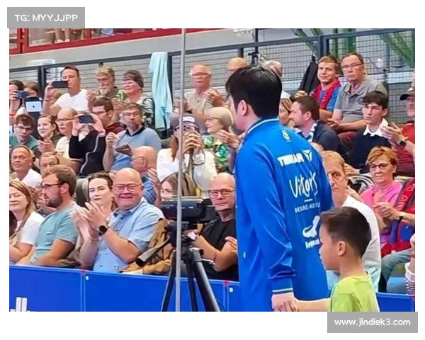 德甲设施引关注萨尔布吕肯球馆无空调问题引发球迷热议